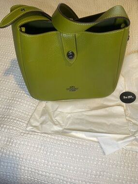 NWT Coach Hadley in Bright Olive Pebble Leather💚